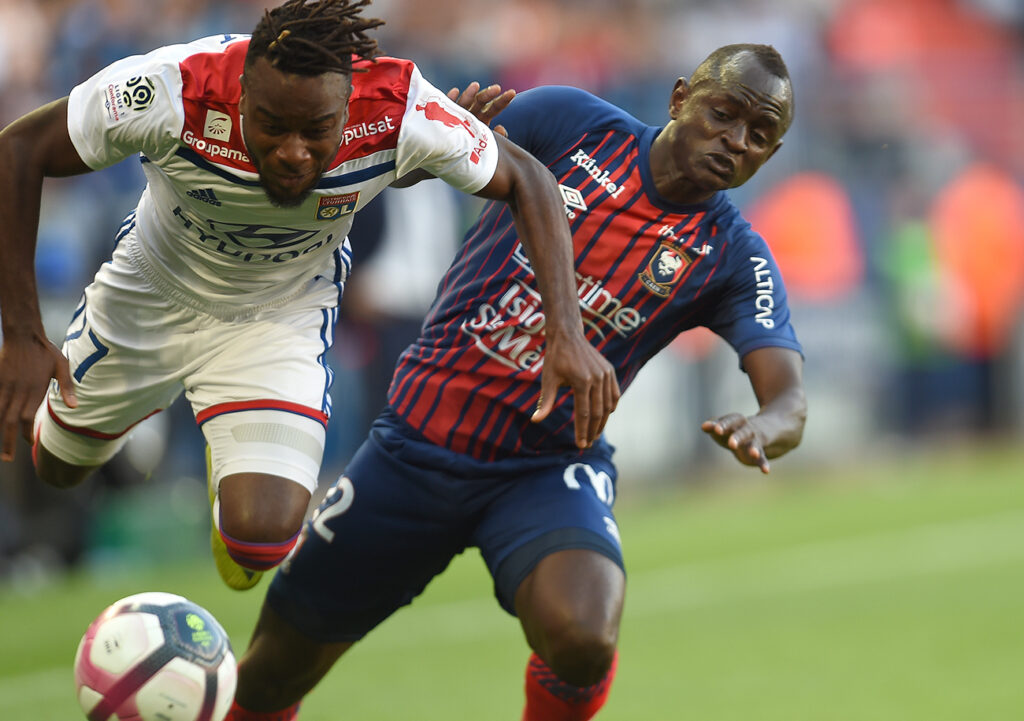 Averti après à peine un quart d'heure suite à une faute sur Maxwel Cornet, Adama Mbengue a été remplacé avant la pause par Fayçal Fajr ; le staff caennais ayant peur que son latéral gauche voit rouge. ©Photo d'archives