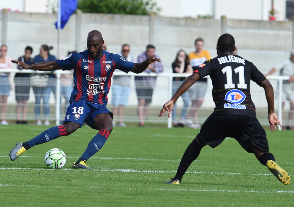 A l'image du match face au Mans, Jonathan Rivierez a été utilisé dans l'axe de la défense à trois durant la préparation.