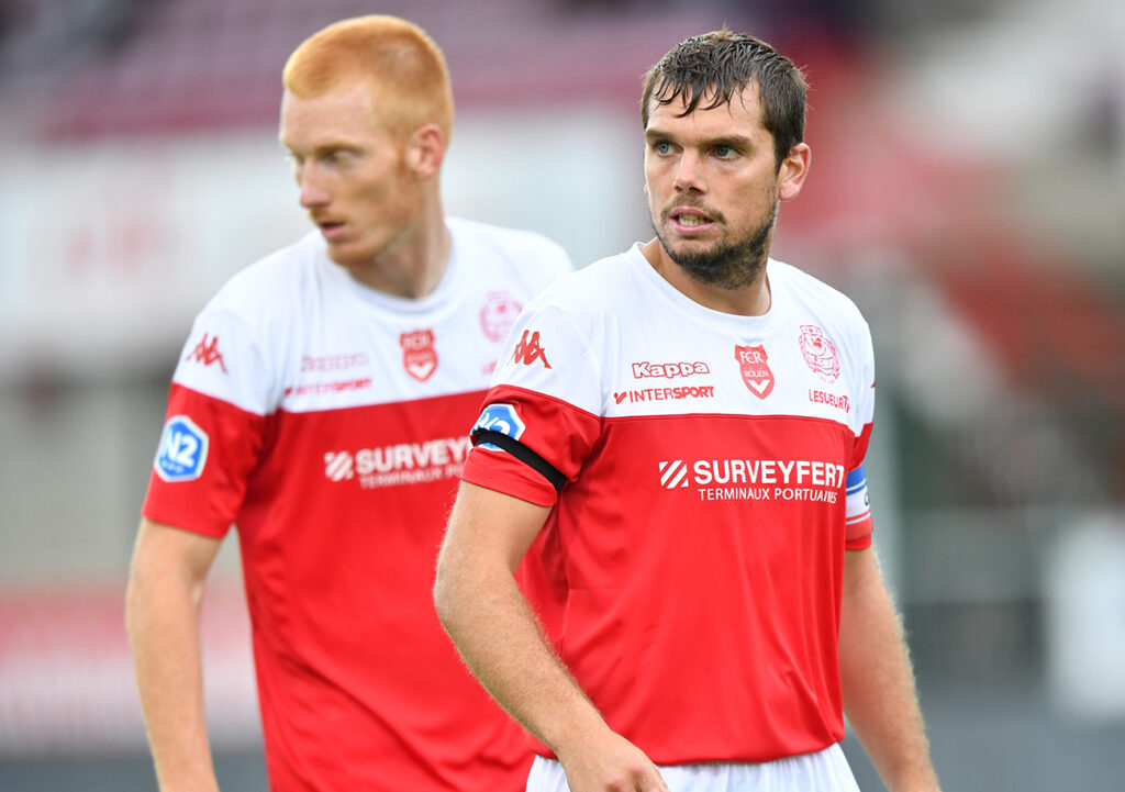 Avec son compère Valentin Sanson, Nicolas Burel forme une charnière centrale pour le moins solide. Pour preuve, le FC Rouen possède la troisième défense la plus imperméable de N2.