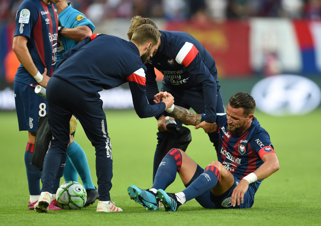 Anthony Gonçalves sur la pelouse de d'Ornano. Une image que nous ne sommes pas près de revoir. Les championnats de Ligue 1 et de Ligue 2 ne reprendront, dans le meilleur des cas, qu'à la rentrée.