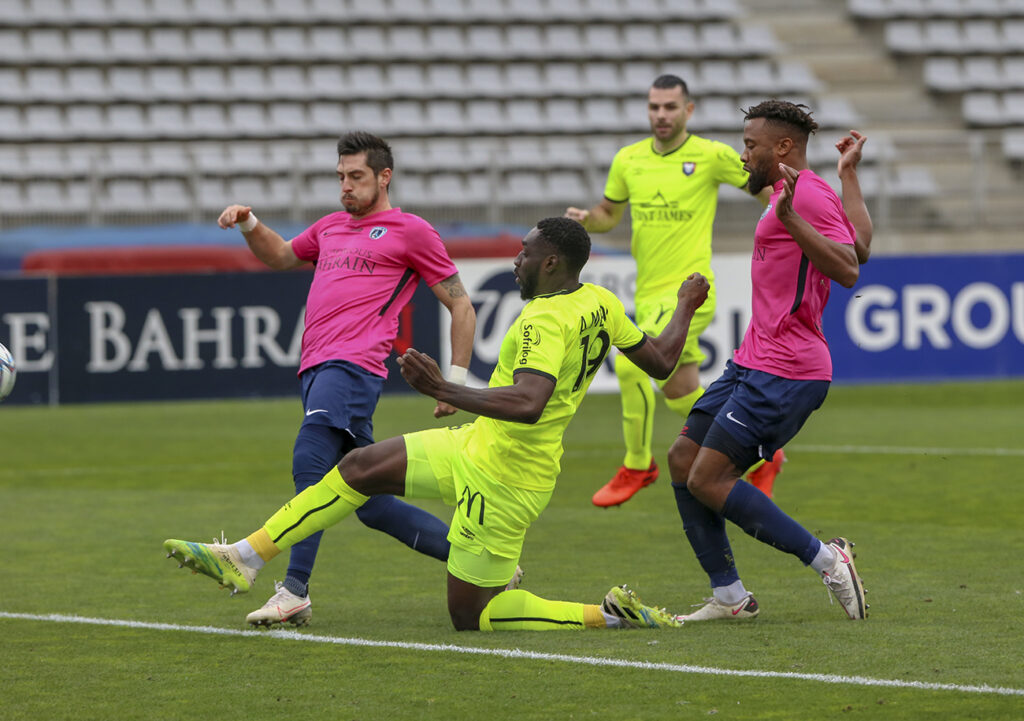 Un penalty repoussé par Vincent Demarconnay dès la 5', une balle de break non convertie à la demi-heure de jeu, Alexandre Mendy, assez performant au demeurant dans son jeu dos au but a vécu une après-midi difficile à Charléty. ©Damien Deslandes