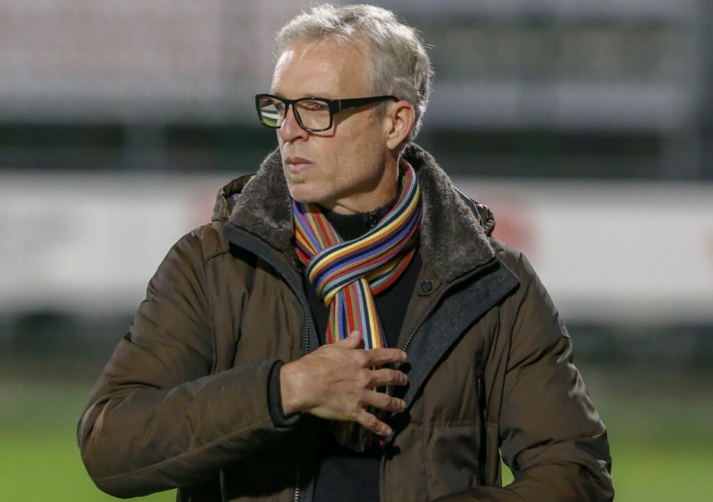 Promu la saison dernière sur le banc de Pau, l'ancien joueur monégasque Bruno Irles a réalisé 16 premiers matches très convaincants avec l'équipe seinomarine. De quoi sérieusement envisager la Ligue 2 ? ©Damien Deslandes