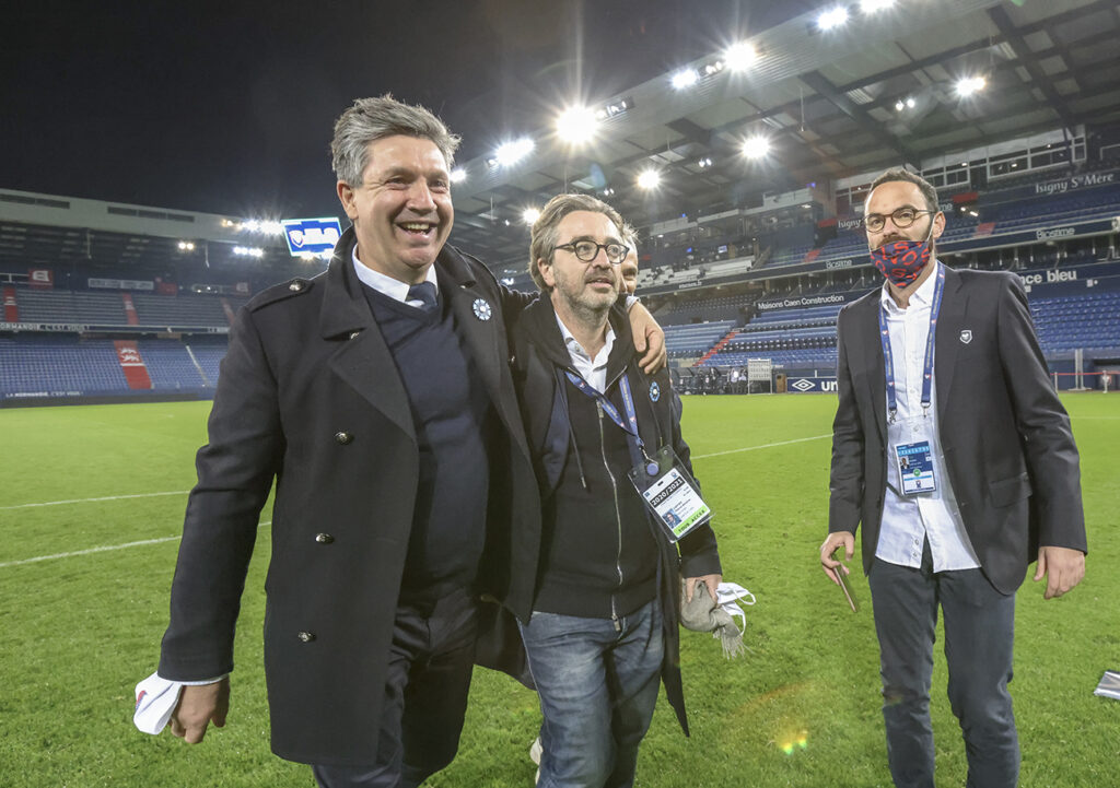 Même s'il n'en fait pas une obsession, le président Olivier Pickeu (ici, aux côtés de Pierre-Antoine Capton) croit le Stade Malherbe capable de se mêler à la lutte pour les barrages d'accession. ©Damien Deslandes