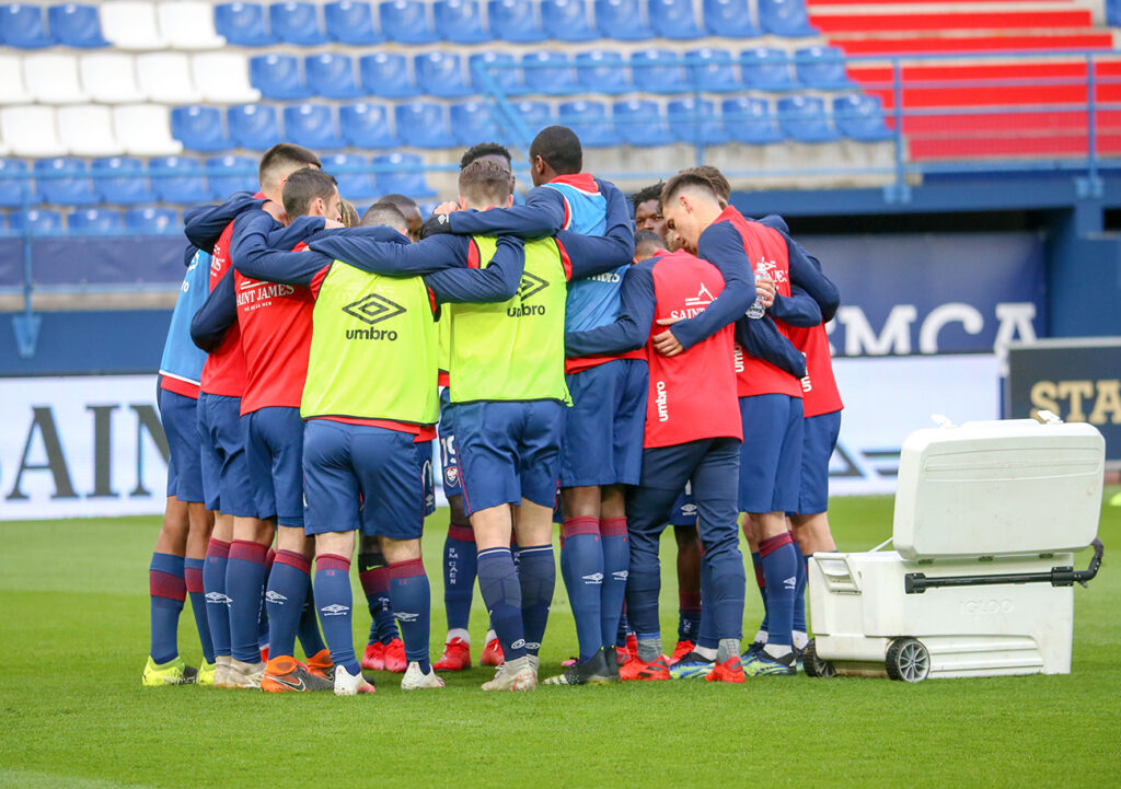 Plus que des paroles qui ne sont suivies, jusqu'à présent, d'aucun effet sur le terrain, les supporters « Rouge et Bleu » attendent des actes. ©Damien Deslandes