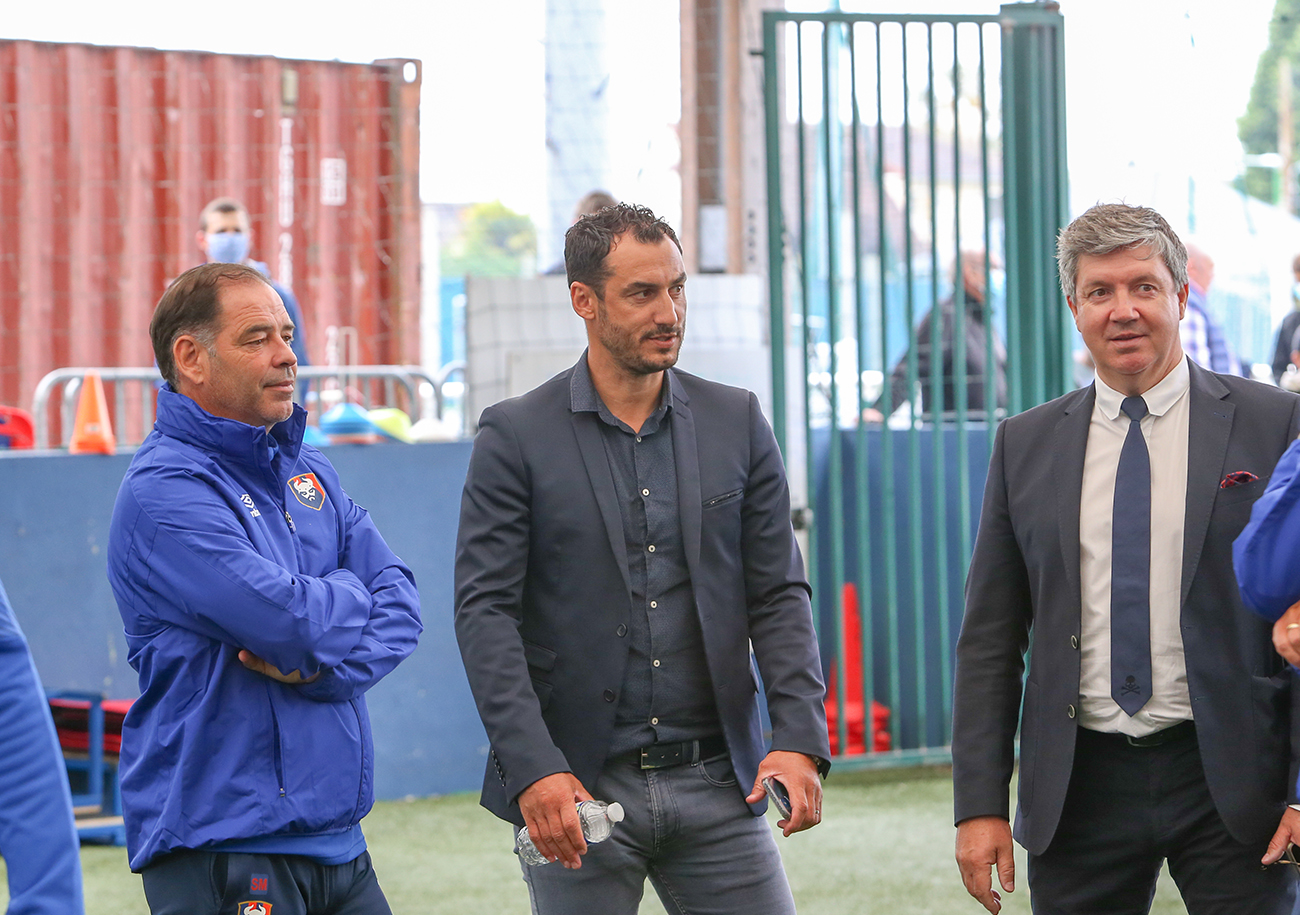 Après avoir collaboré ensemble pendant 14 ans à Angers, le coach Stéphane Moulin et le président Olivier Pickeu (ici, en compagnie de Yohan Eudeline) se retrouvent au Stade Malherbe. ©Damien Deslandes