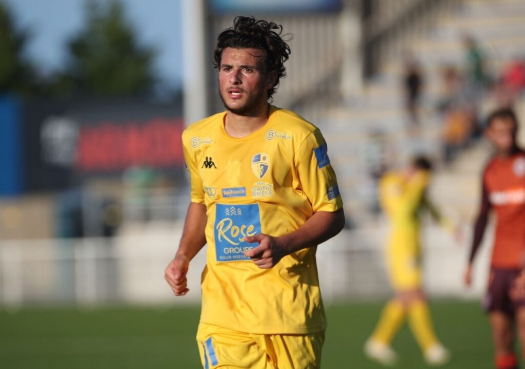 Non conservé par Quevilly-Rouen, le joueur formé au Stade Malherbe Mathéo Remars a décidé de prendre la direction du Stade Briochin pour poursuivre sa progression. ©Lisa Tilly