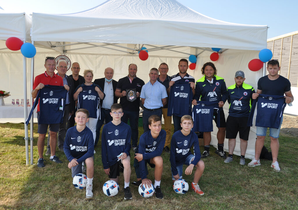 Comme l'US Pontorson, remporte un équipement complet (maillots, shorts, chaussettes + ballons) + 18 places pour un match de Ligue 2 en participant à notre jeu-concours.