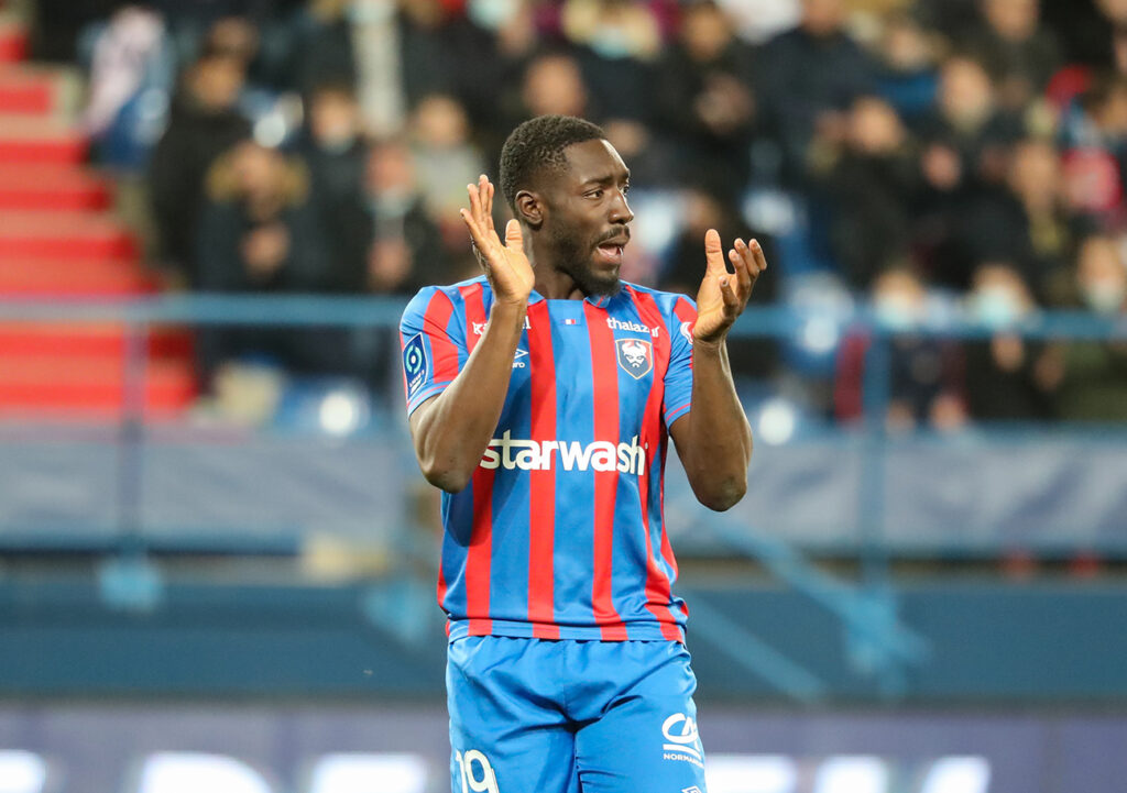 Absent face à Sochaux, Alexandre Mendy va retrouver sa place à la pointe de l'attaque malherbiste. Une bonne nouvelle pour Stéphane Moulin alors que Nuno Da Costa est suspendu pour la réception des Corses.  ©Damien Deslandes