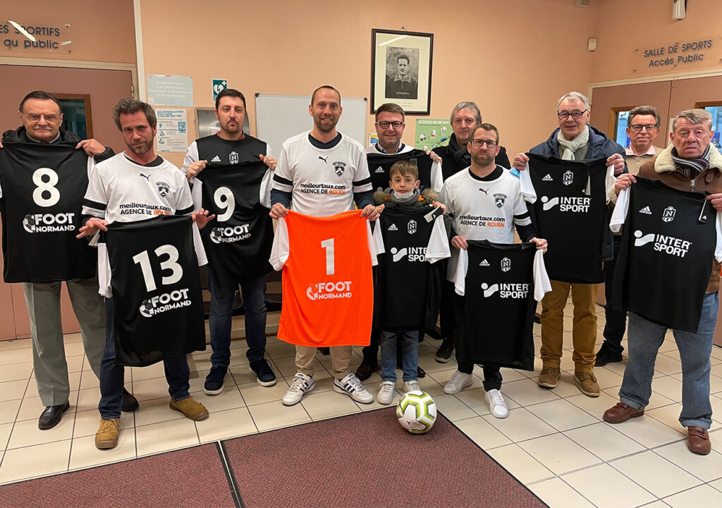 Comme le FC Friends United FC, remporte un équipement complet (maillots, shorts, chaussettes + ballons) + 18 places pour un match de Ligue 2 en participant à notre jeu-concours.