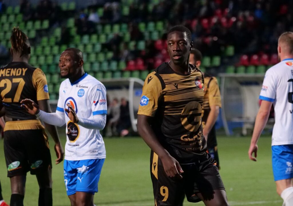 Buteur dans les derniers instants du match, l'attaquant ébroïcien Ikauar Mendes et ses partenaires ont réalisé l'un des gros coups de la 8e journée de la saison en allant gagner à Granville. ©Aurélien Renault