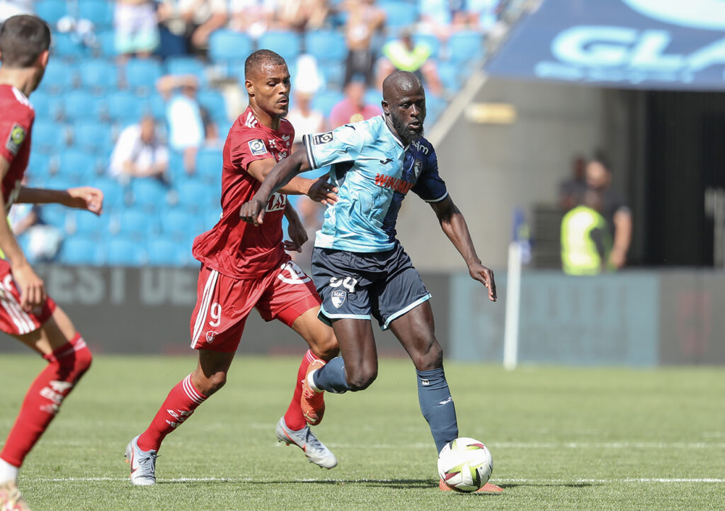 Après avoir reçu un coup sur une cheville, Abdoulaye Touré - qui boitait en zone mixte - a été contraint de quitter la pelouse du Stade Océane quelques minutes avant le coup de sifflet final. ©Damien Deslandes