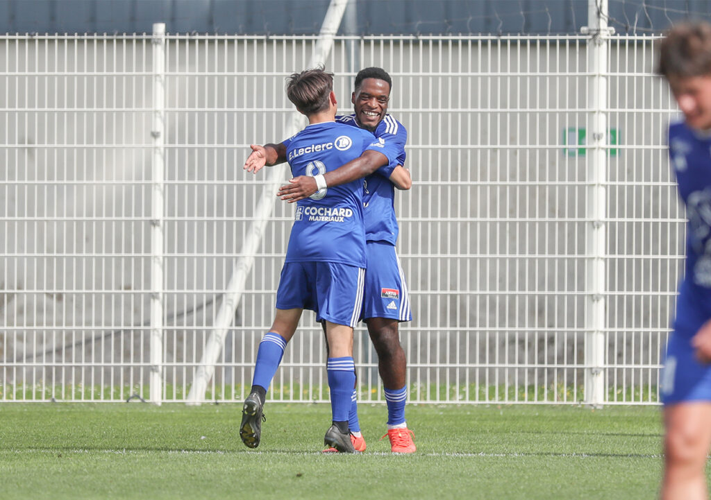 Si le but de Godfried Kitenge n'a pas suffi pour permettre au FC Saint-Lô de revenir de Caen avec un point, l'ex-attaquant de Grand-Quevilly a ouvert son compteur avec son nouveau club. ©Damien Deslandes