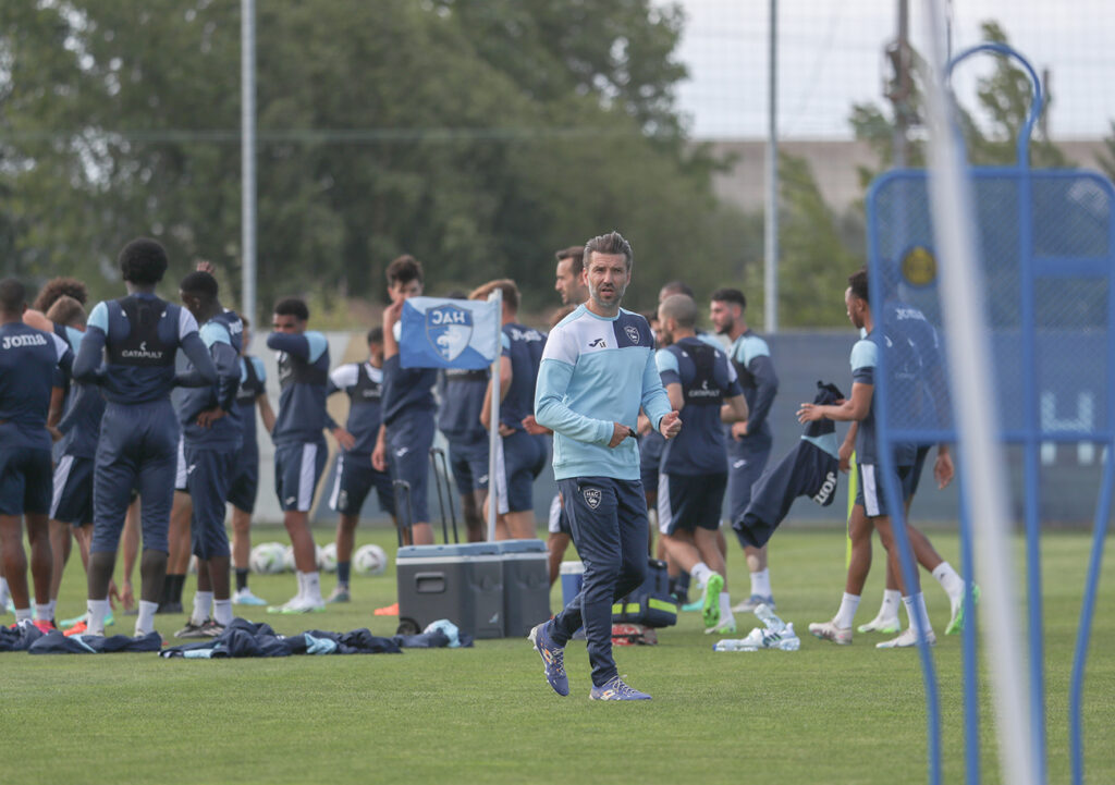 Pour cette première journée de championnat, le coach Luka Elsner doit composer avec la suspension de Christopher Opéri. Reste à savoir quel sera l'identité de son remplaçant ? ©Damien Deslandes