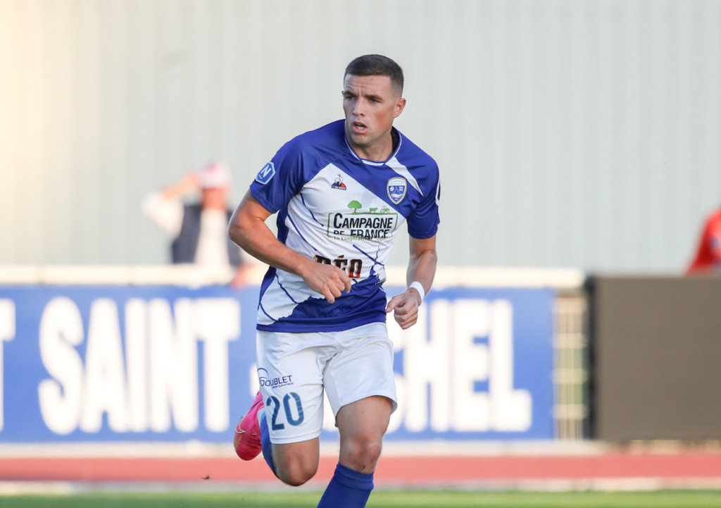 Avant de s'éclater aujourd'hui sous les couleurs de l'US Avranches, Alan Kérouédan a été formé notamment à Ploufragan et au Stade Rennais. ©Damiens Deslandes