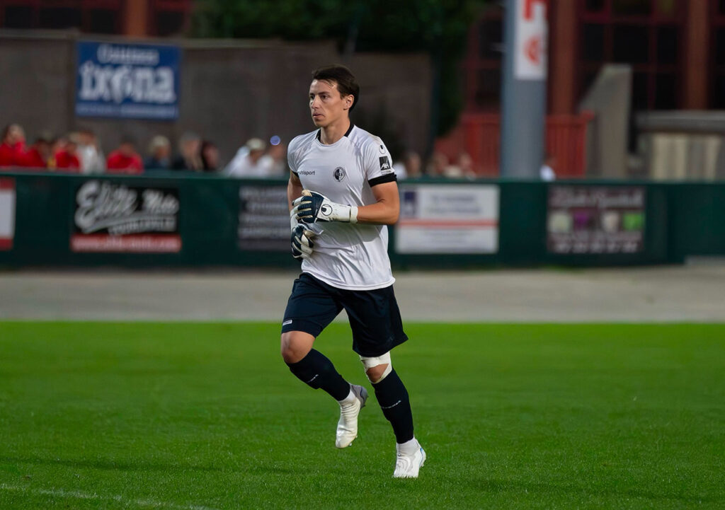 S'il vit sa première véritable épopée en Coupe de France, le gardien Pierre Le Roux entretient une histoire d'amour naissante avec cette compétition. C'est dans cette épreuve qu'il y a deux ans, il avait vécu son baptême du feu avec le FCEH.