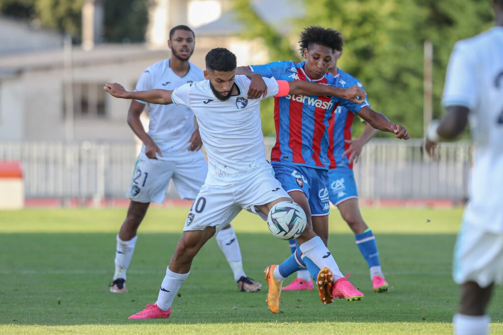 Le Havre AC et le SM Caen au duel lors du Trophée des Normands disputé à Vire. ©Damien Deslandes