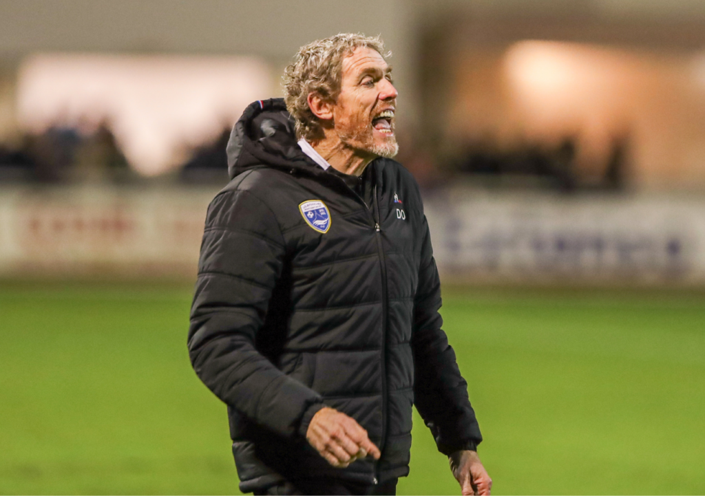 L'entraîneur d'Avanches Damien Ott est reparti avec le sourire du duel contre le SO Cholet remporté par ses joueurs (2-1). ©Damien Deslandes