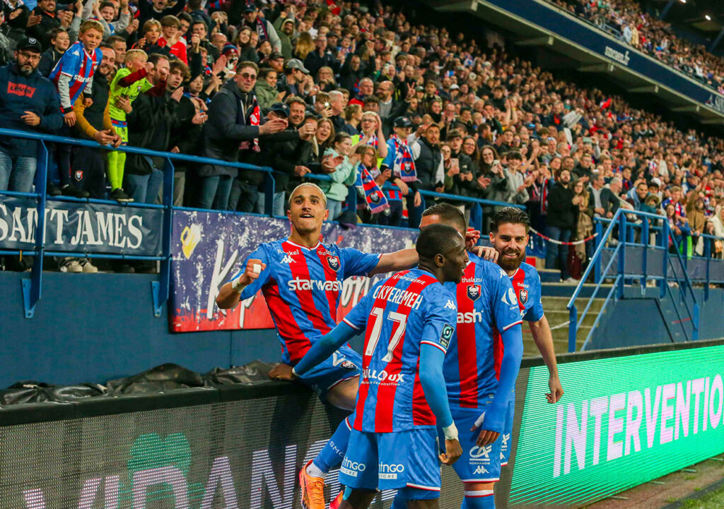 Souvent critiqué parce qu'il ne se montre pas assez décisif, Bilal Brahimi a, cette fois-ci, inscrit un but qui compte pour le Stade Malherbe. Il permet au club caennais de rester en vie dans la course aux barrages. ©Damien Deslandes