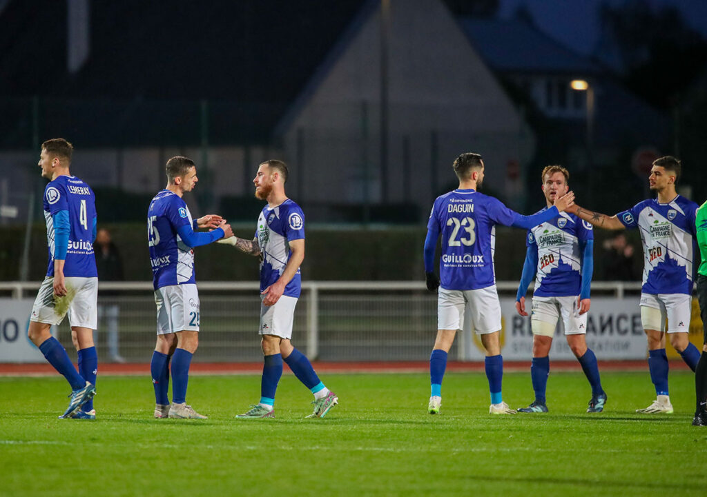 Pour maximiser ses chances d'être repêchés, les Avranchinais seraient bien inspirés de glaner des points lors de la dernière journée, à l'occasion de la réception de Niort. ©Damien Deslandes