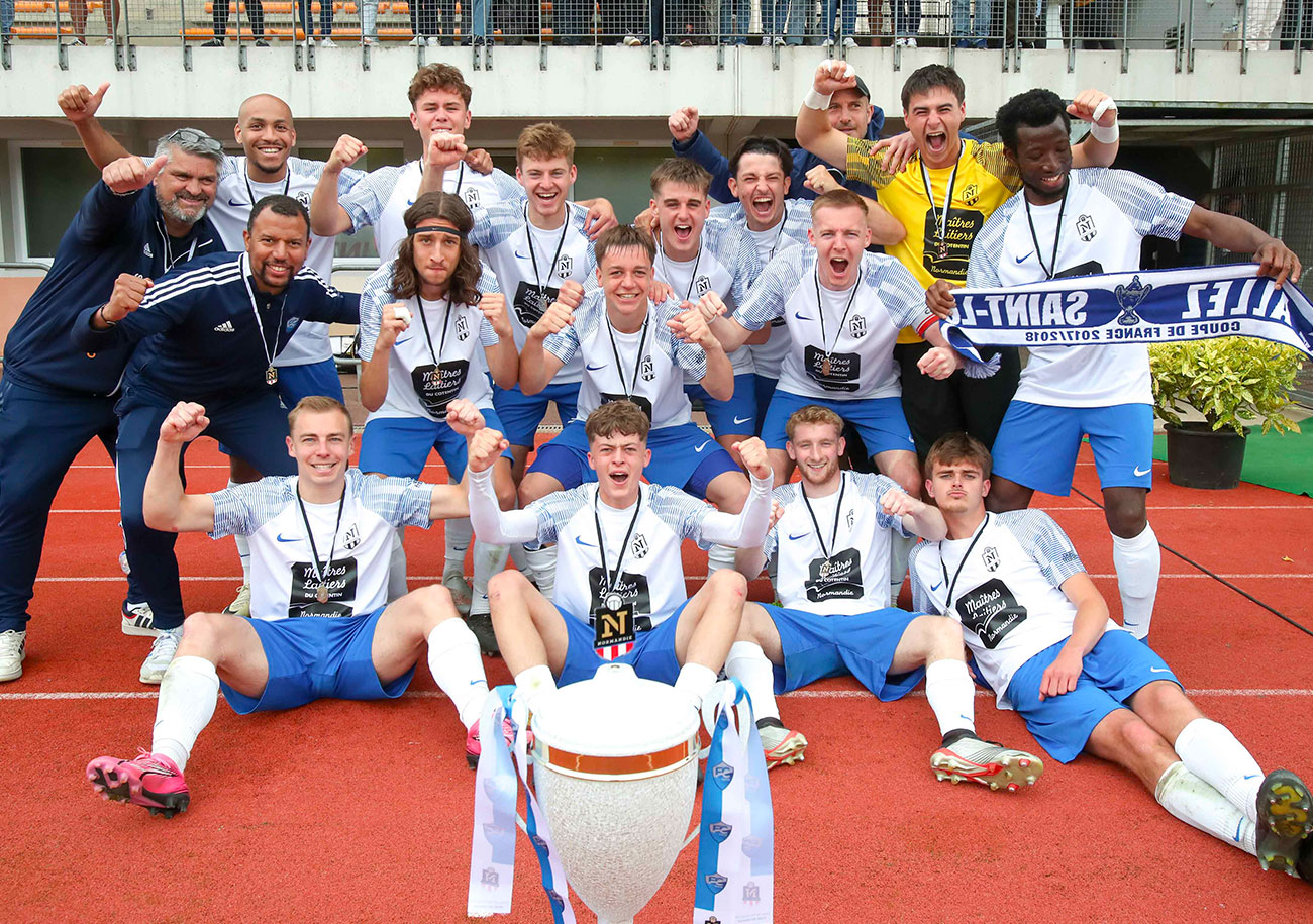 Avec un onze de départ 100% composé avec des joueurs issus de la formation locale, le FC Saint-Lô s'est adjugé la Coupe des Réserves aux dépens du FC Dieppe (3-2). ©Damien Deslandes