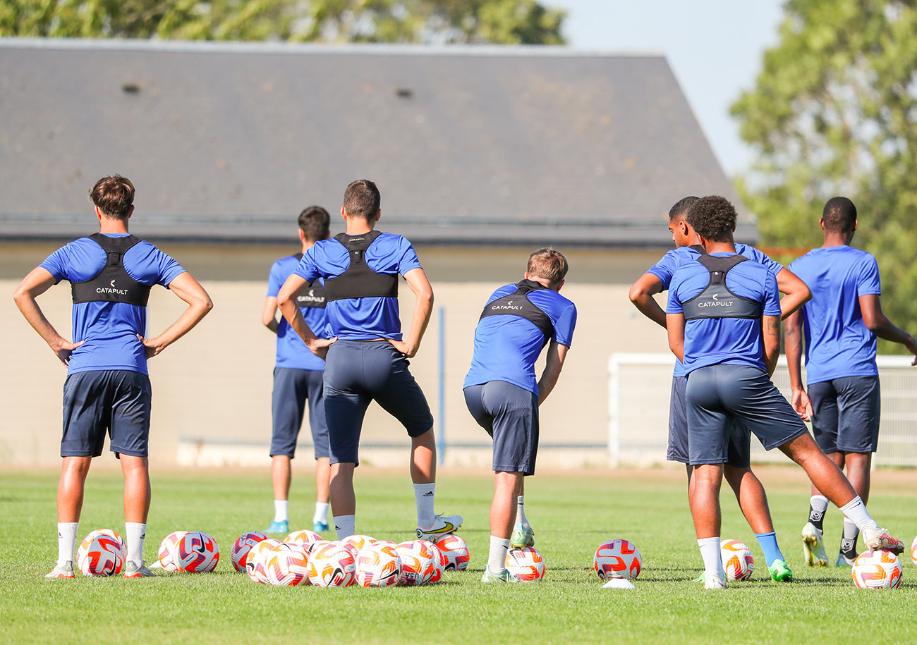Les joueurs de l'US Avranches reprendront le chemin de l'entraînement mercredi 3 juillet au complexe de Saint-Martin-des-Champs. ©Damien Deslandes