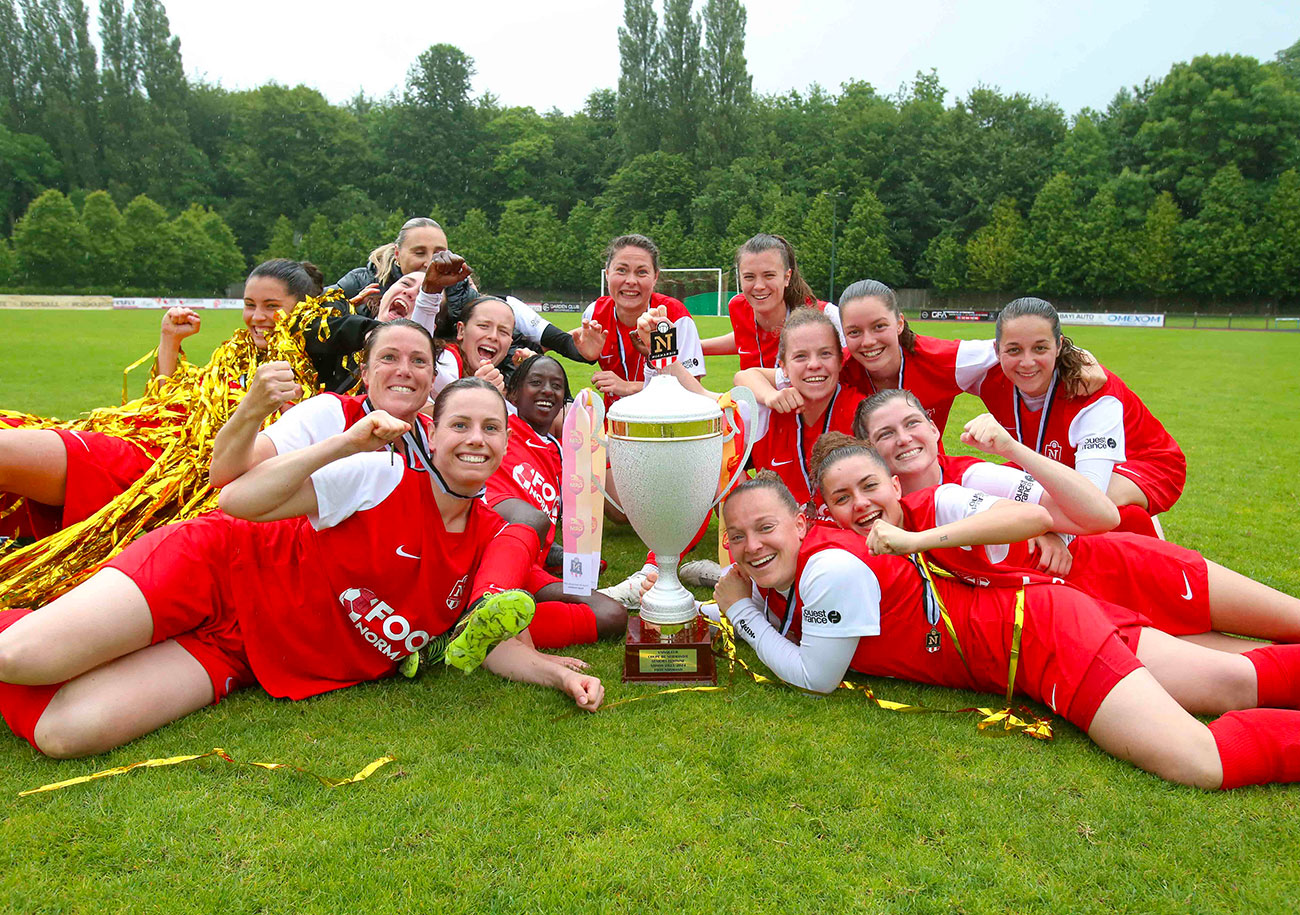 Les filles de QRM peuvent avoir le sourire. Une semaine après avoir décroché leur montée en D3, elles ont réalisé le doublé en décrochant la Coupe de Normandie. ©Damien Deslandes