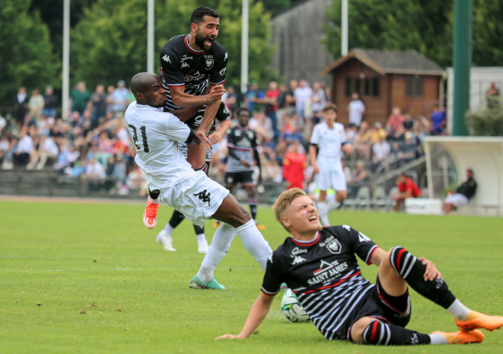 Que ce soit Ali Abdi ou Norman Bassette, loin d'être les Caennais les moins entreprenants, le Stade Malherbe s'est pris les pieds dans le tapis (0-2) contre Le Mans FC (N1) et inquiète. ©Damien Deslandes