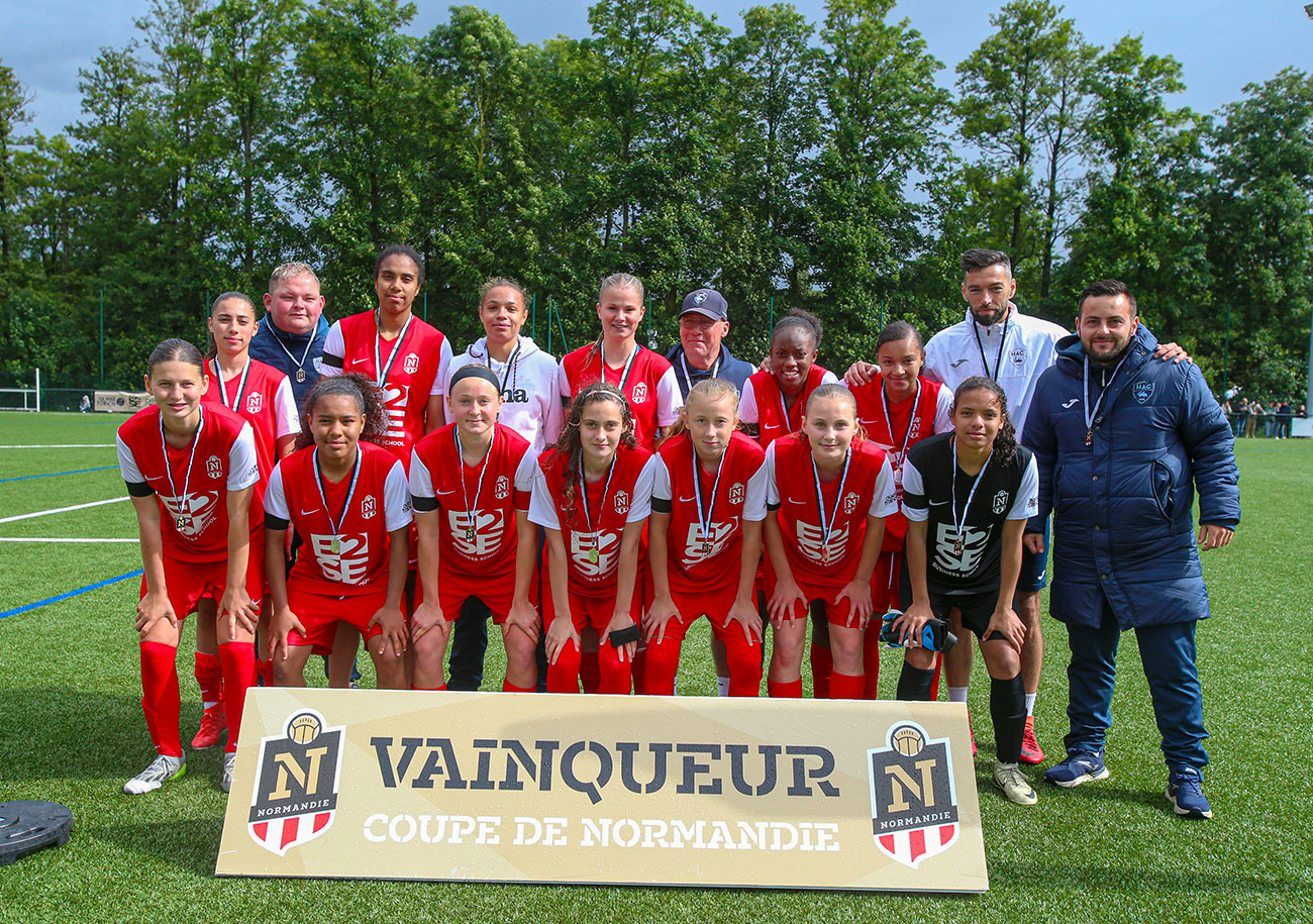 Maxime Di Liberto (ici, à la tête des U19, vainqueurs de la Coupe de Normandie au mois de juin) succède à Romain Djoubri comme entraîneur de l'équipe féminine du HAC. ©Damien Deslandes