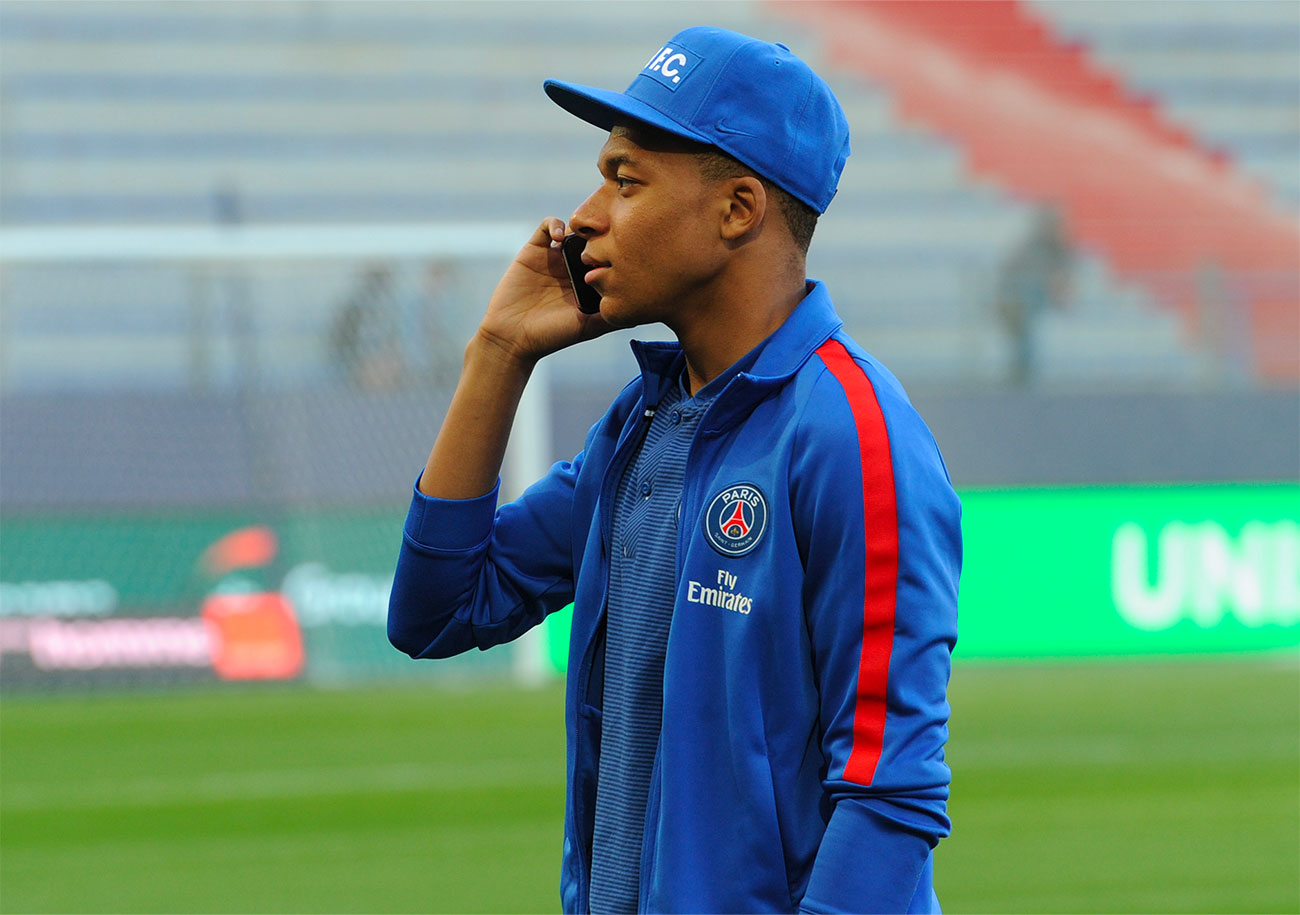 Kylian Mbappé sur la pelouse de d'Ornano. Une image que l'on pourrait revoir dans les prochains mois mais pas en tant que joueur mais de dirigeant du Stade Malherbe ! ©Roland Le Meur