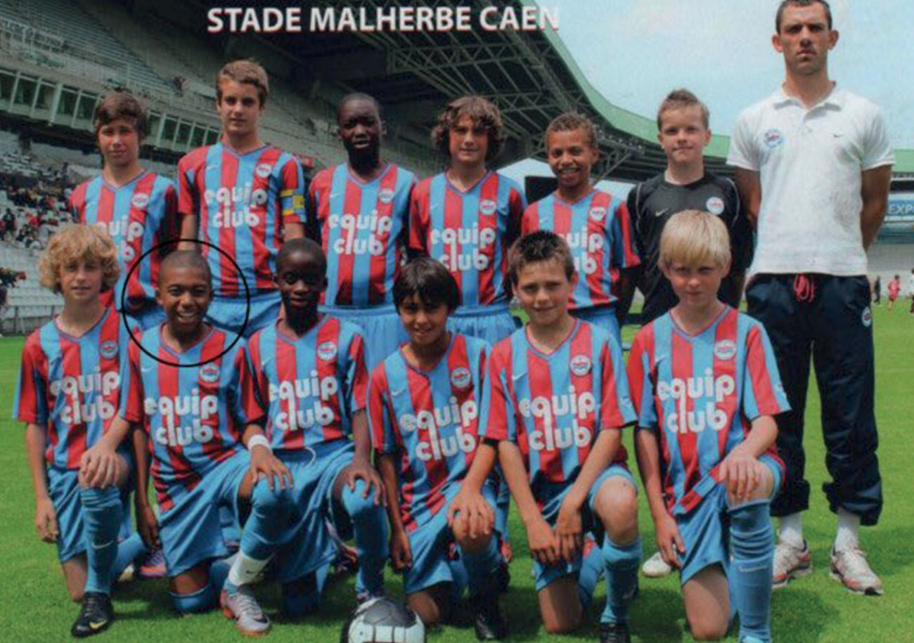 Aux côtés de Joé Kobo, Azzedine Toufiqui, Owen Maes ou encore Jessy Deminguet, Kylian Mbappé avait disputé un tournoi de jeunes avec le Stade Malherbe.