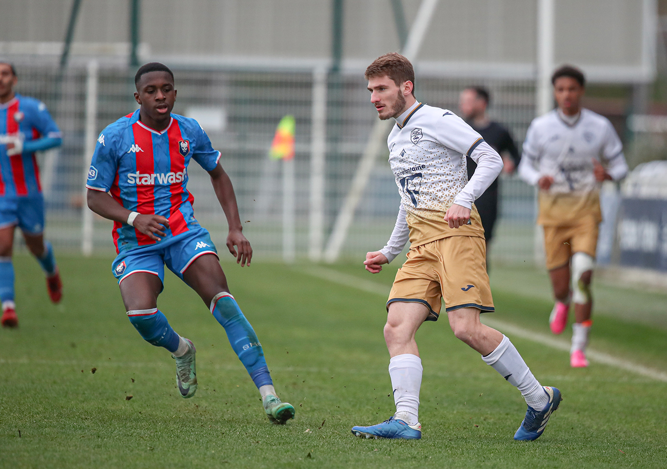 A l'image du Havrais Mathéo Bodmer et du Caennais Abdoulaye Niakaté, ce Challenge Espoirs va permettre à des jeunes joueurs qui n'ont pas encore percé en Ligue 1 et en Ligue 2 d'emmagasiner du temps de jeu. ©Damien Deslandes