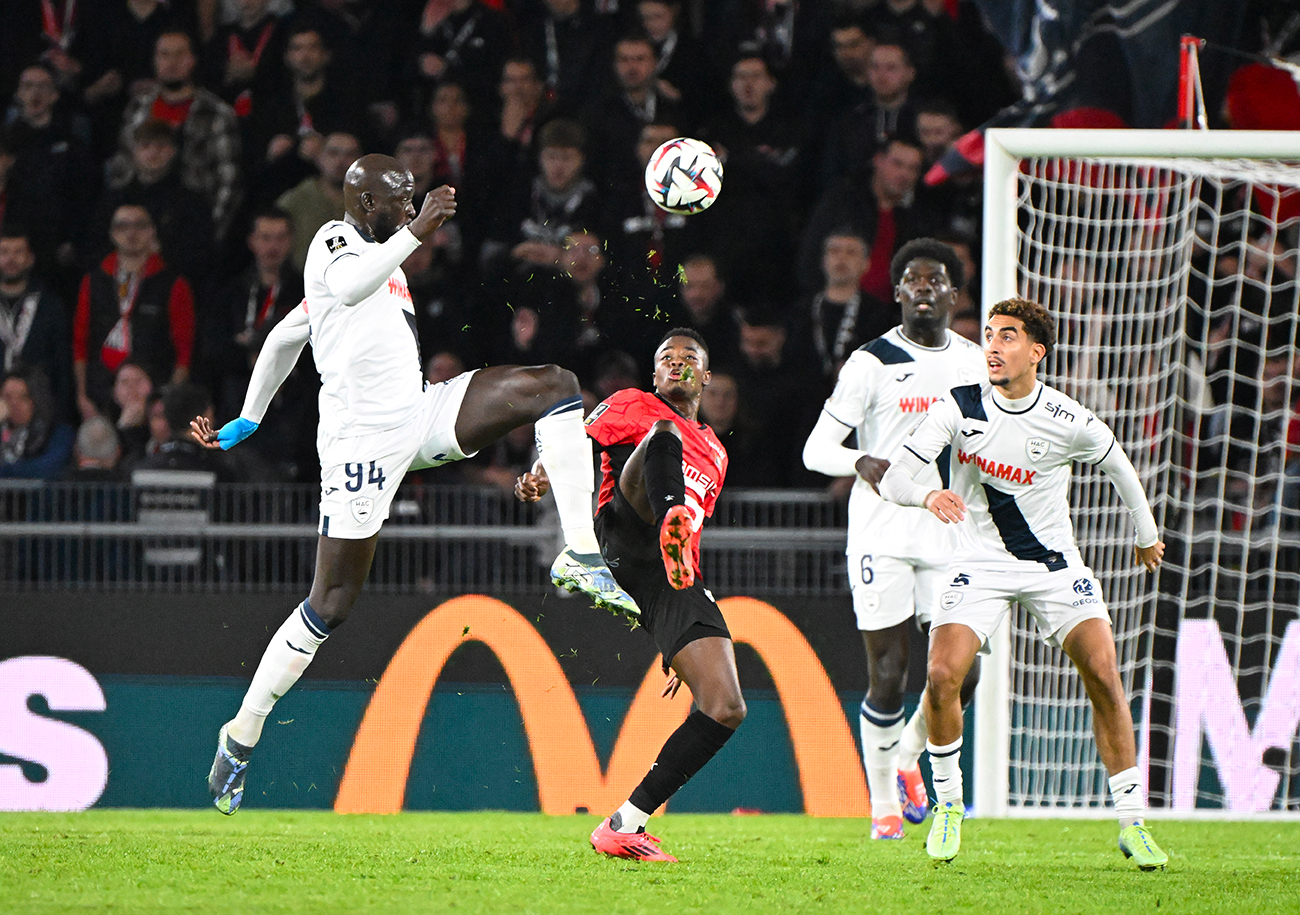 Malgré un visage bien plus conquérant face au Stade Rennais, Abdoulaye Touré, Oussama Targhalline, Etienne Youté ont concédé une sixième défaite consécutive. ©Emmanuel Lelaidier