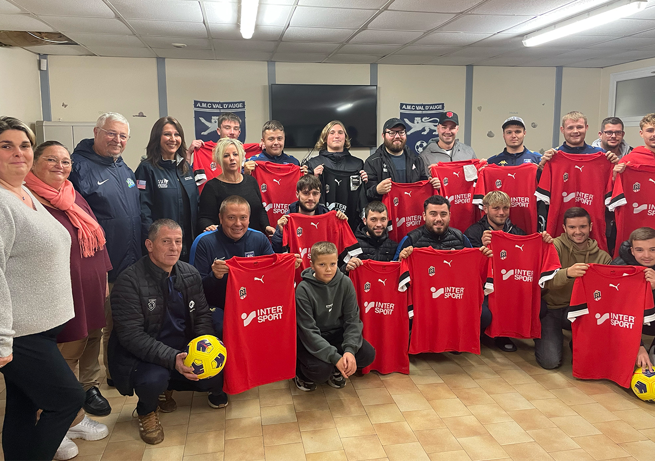 Vainqueur de notre jeu-concours grâce au bulletin posté par Eric Beaulieu, l'AMC Val d'Auge a remporté un équipement complet (maillots, shorts, chaussettes).